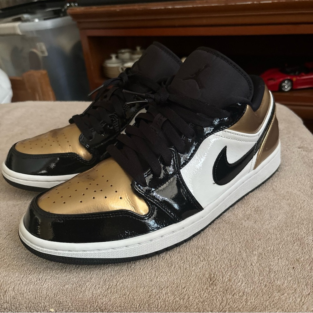 Nike Air Jordan 1 Low “Gold Toe” Black/Gold/White - Size 11